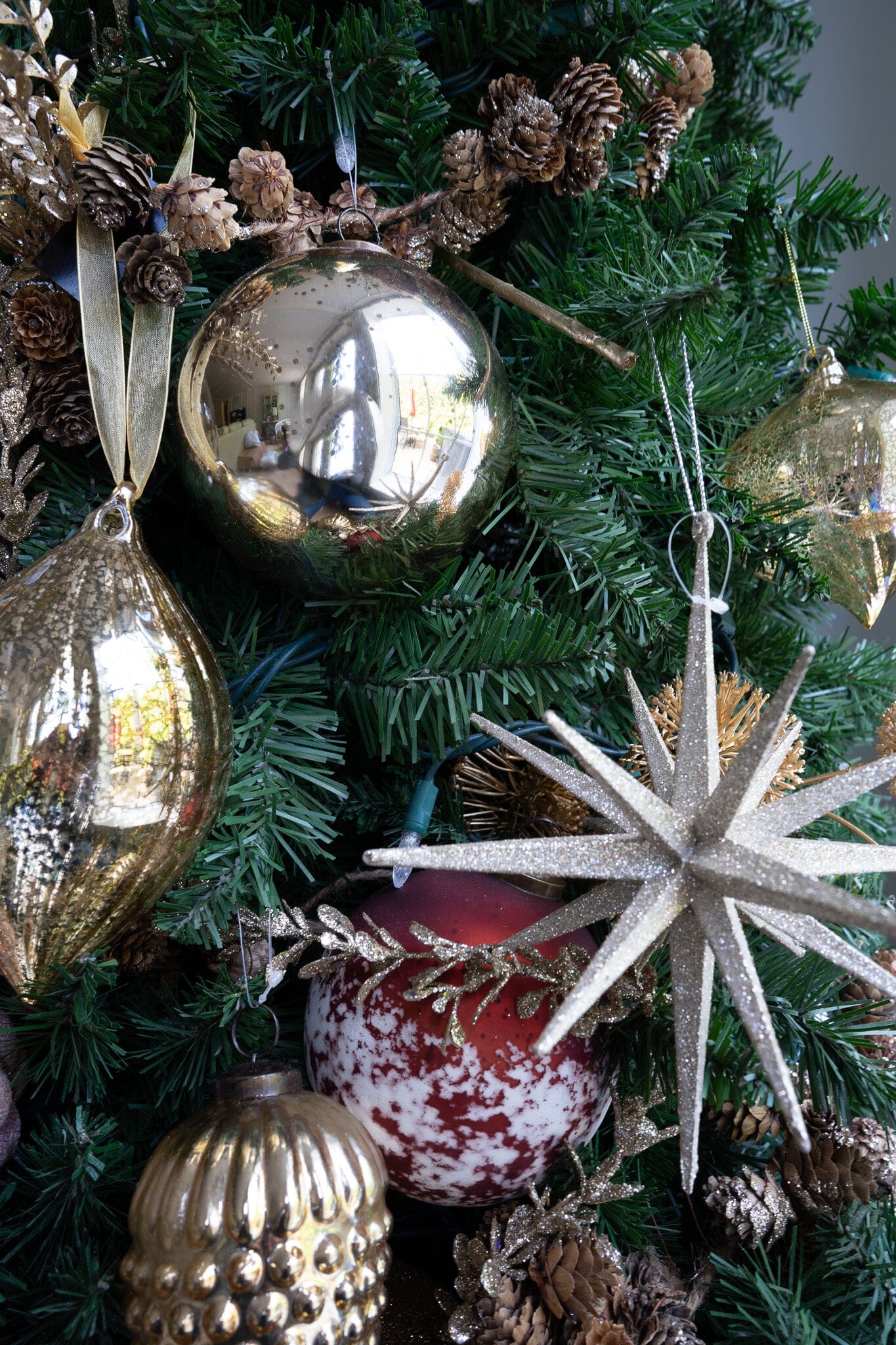 18 Point Star Ornament - 8" Objects & Accents