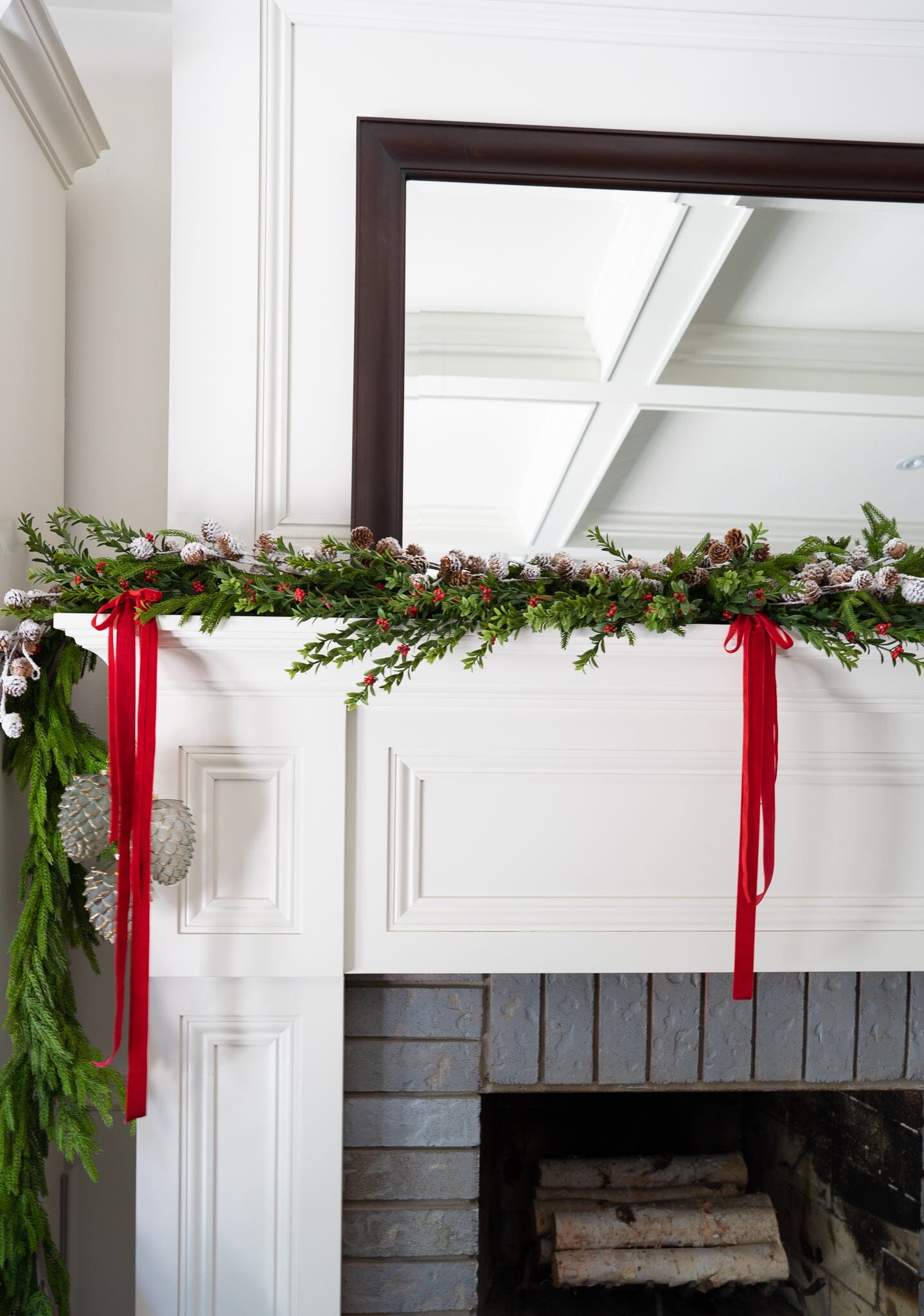 Garnet Red Velvet Ribbon Objects & Accents