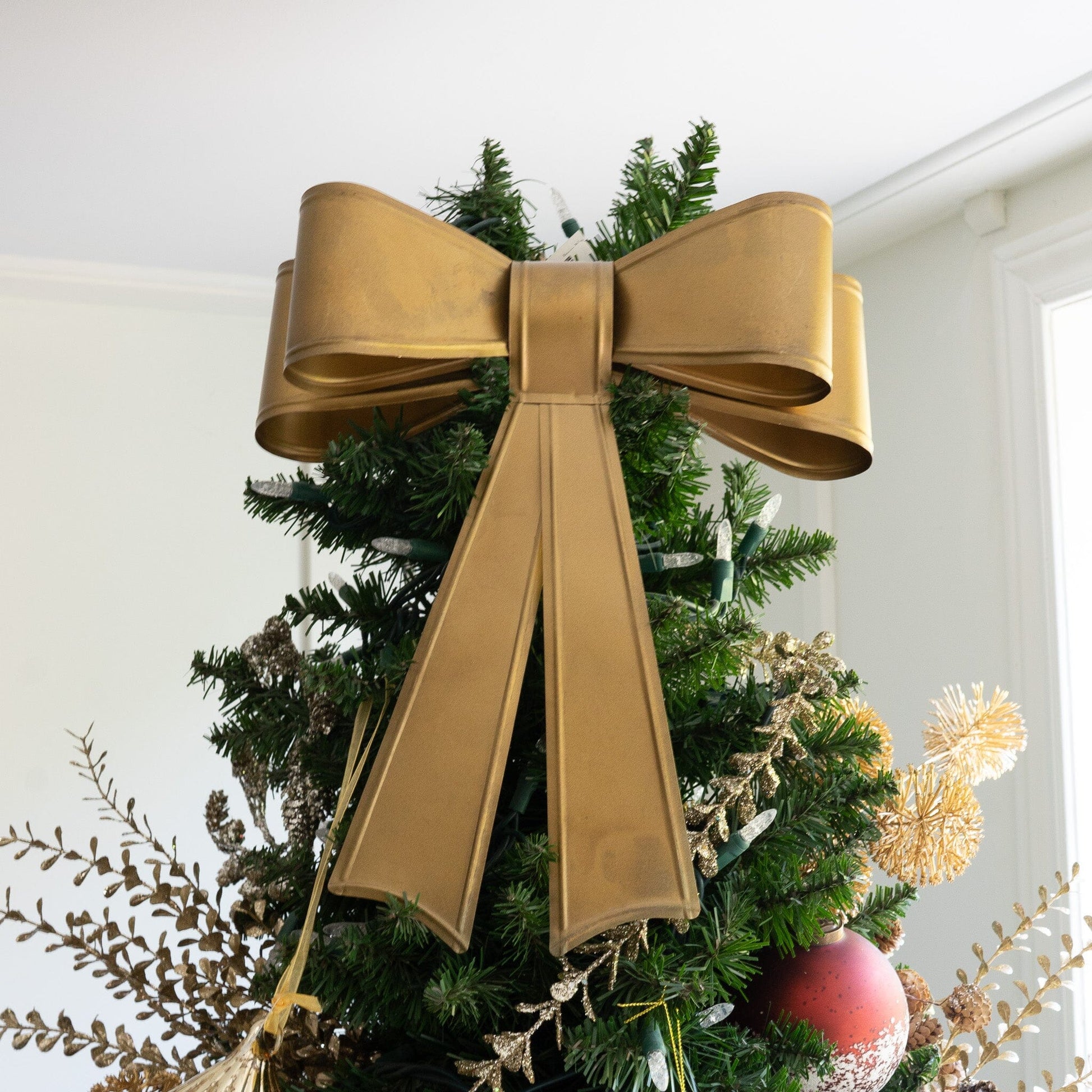 Large Metal Bow Objects & Accents