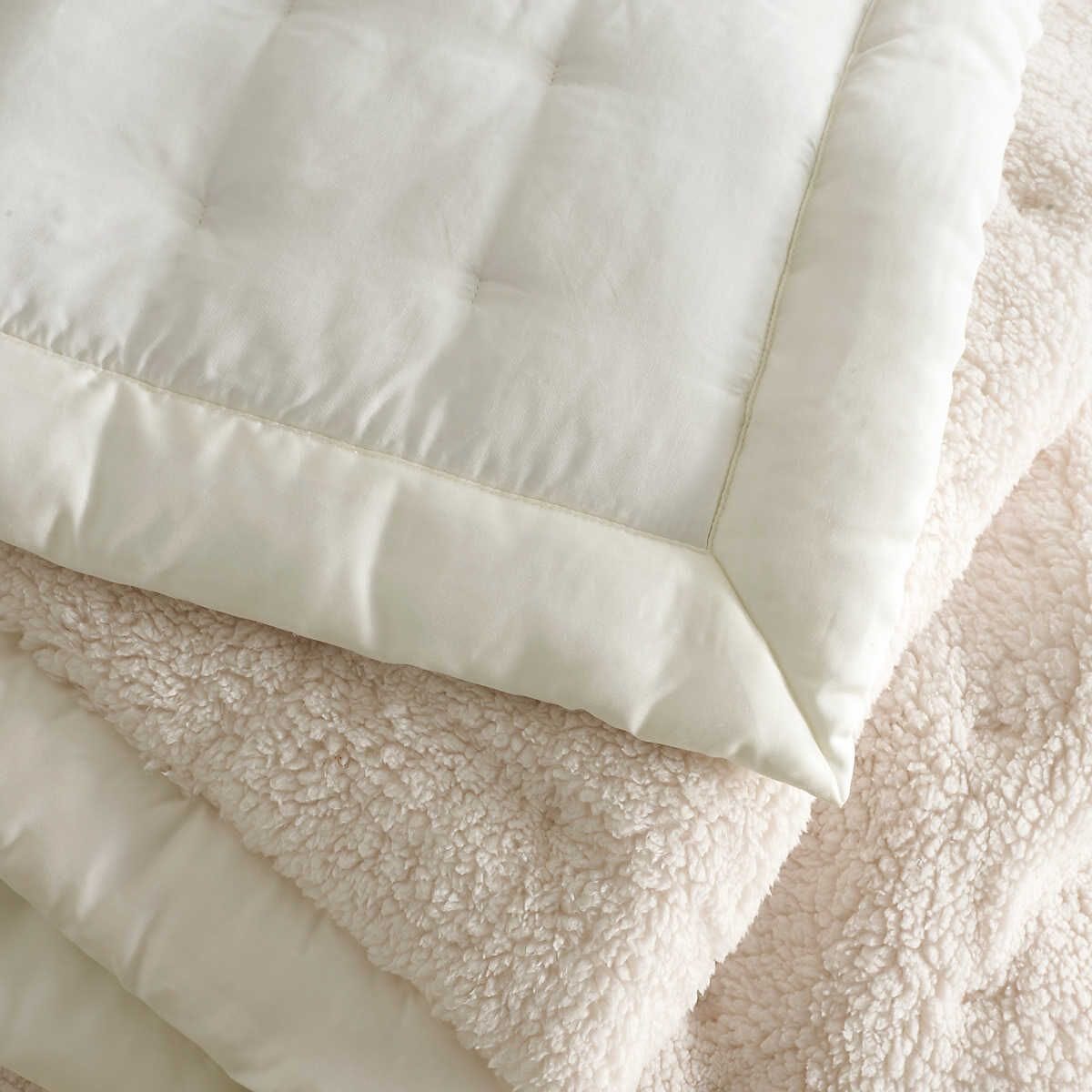 Marshmallow Fleece Ivory Puff Comforters, Quilts & Coverlets
