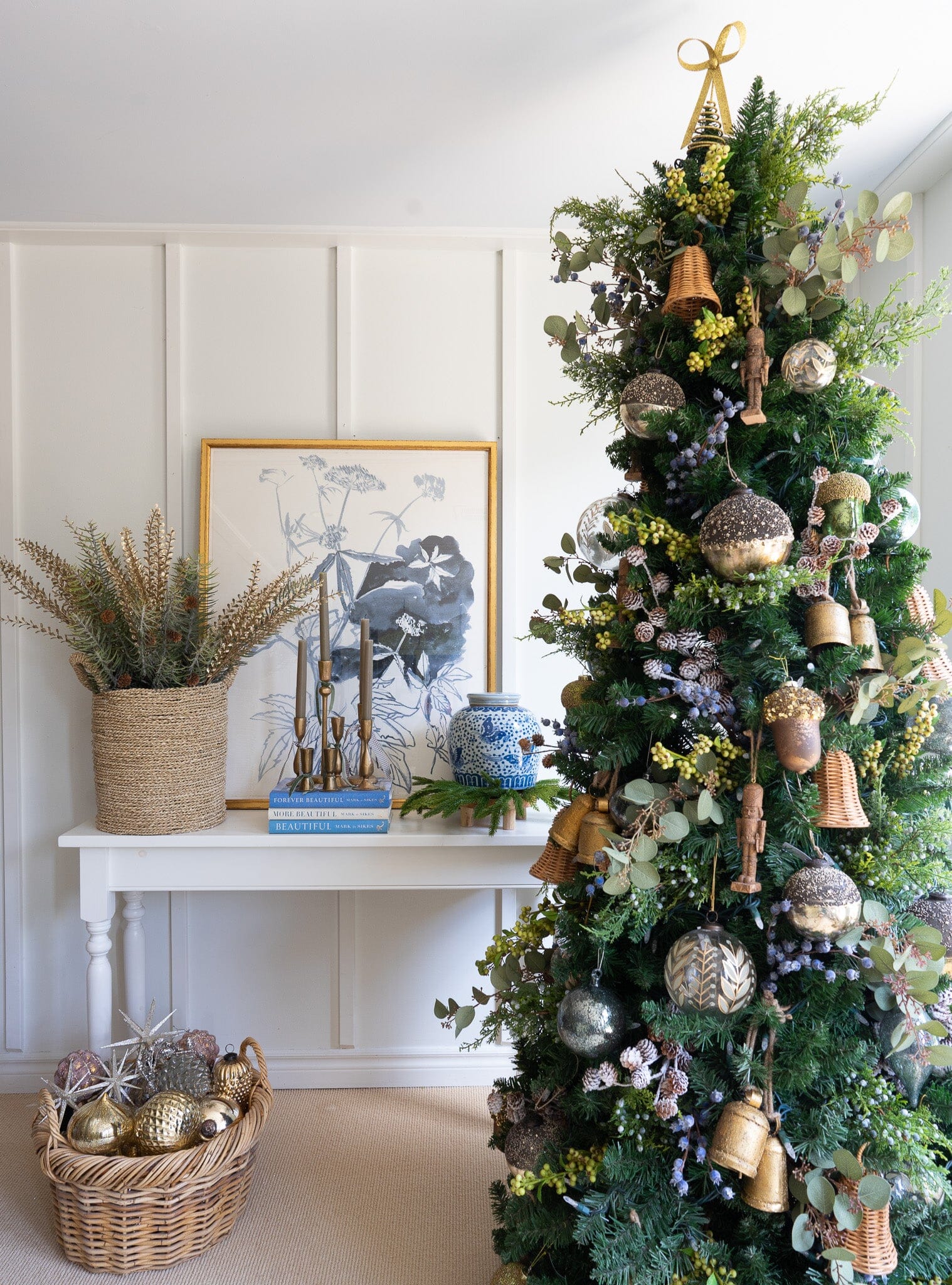 Metal Bow Tree Topper Objects & Accents