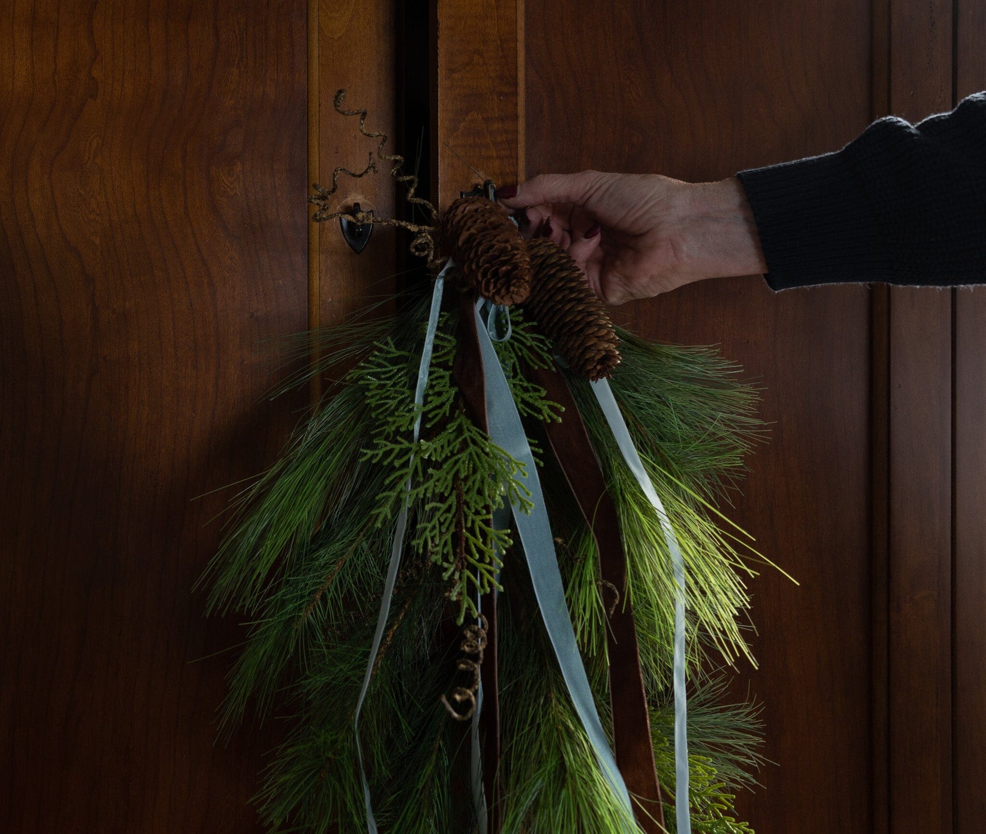 Wispy Mixed Pine and Twig Drop Greenery