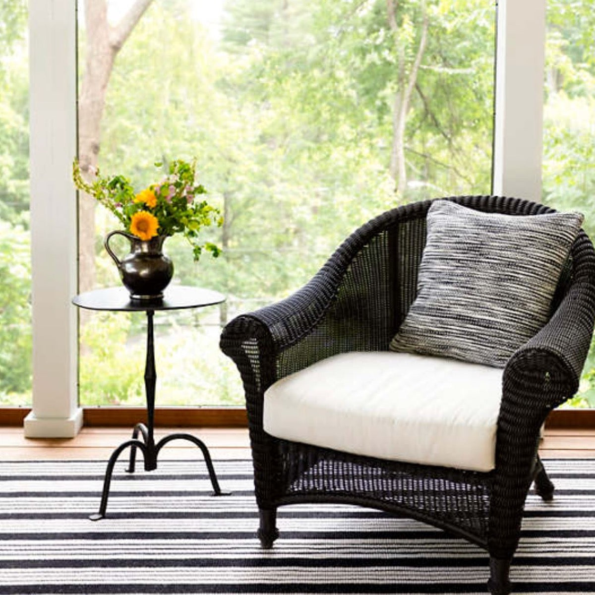 Birmingham Black Indoor/Outdoor Rug styled with black furniture. Styled view.
