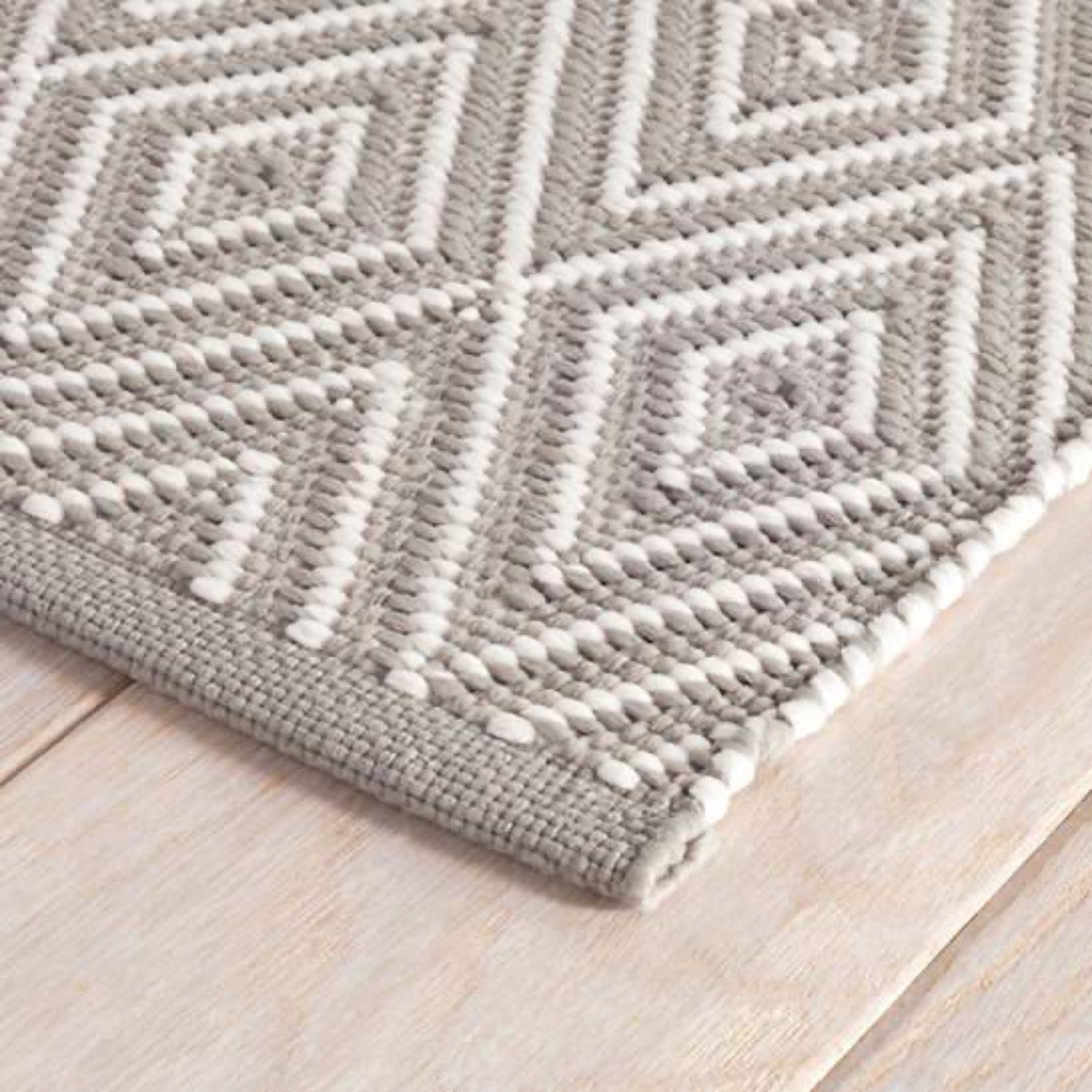 Diamond Fieldstone/Ivory Indoor/Outdoor Rug corner detail. Close-up detail view.