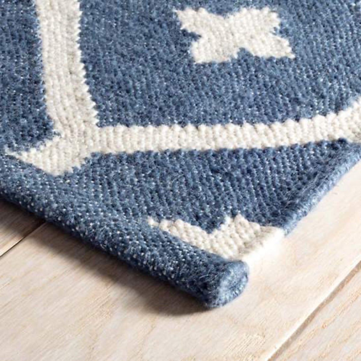 Elizabeth Navy Indoor/Outdoor Rug corner detail. Close-up detail view.