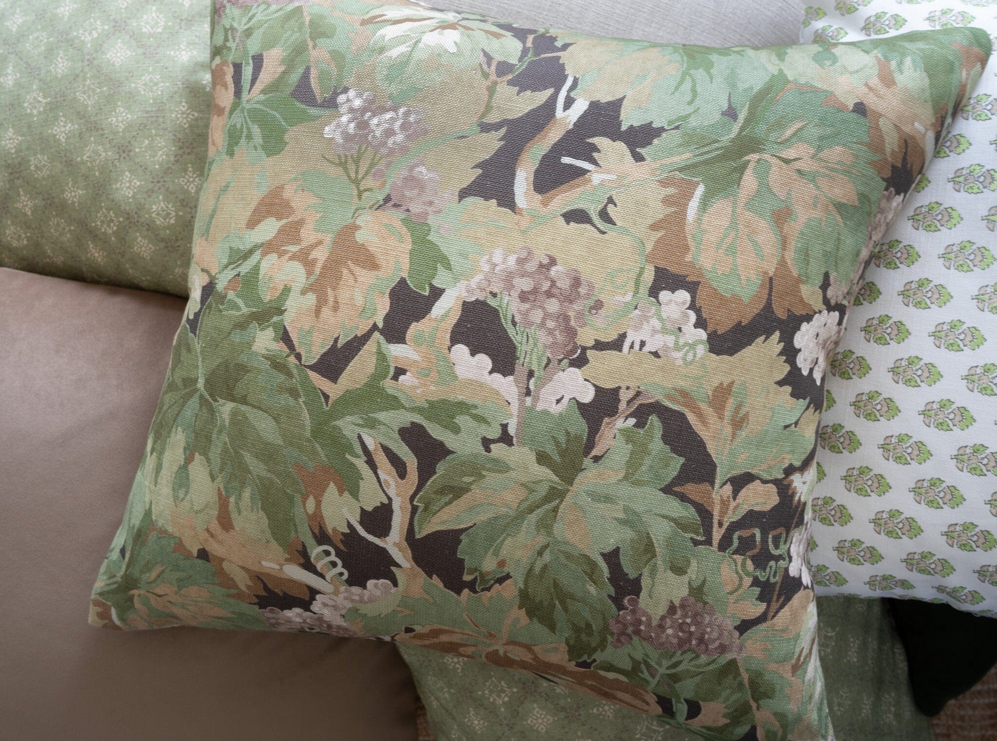 Country Walk Pillow - 22" Pillows 