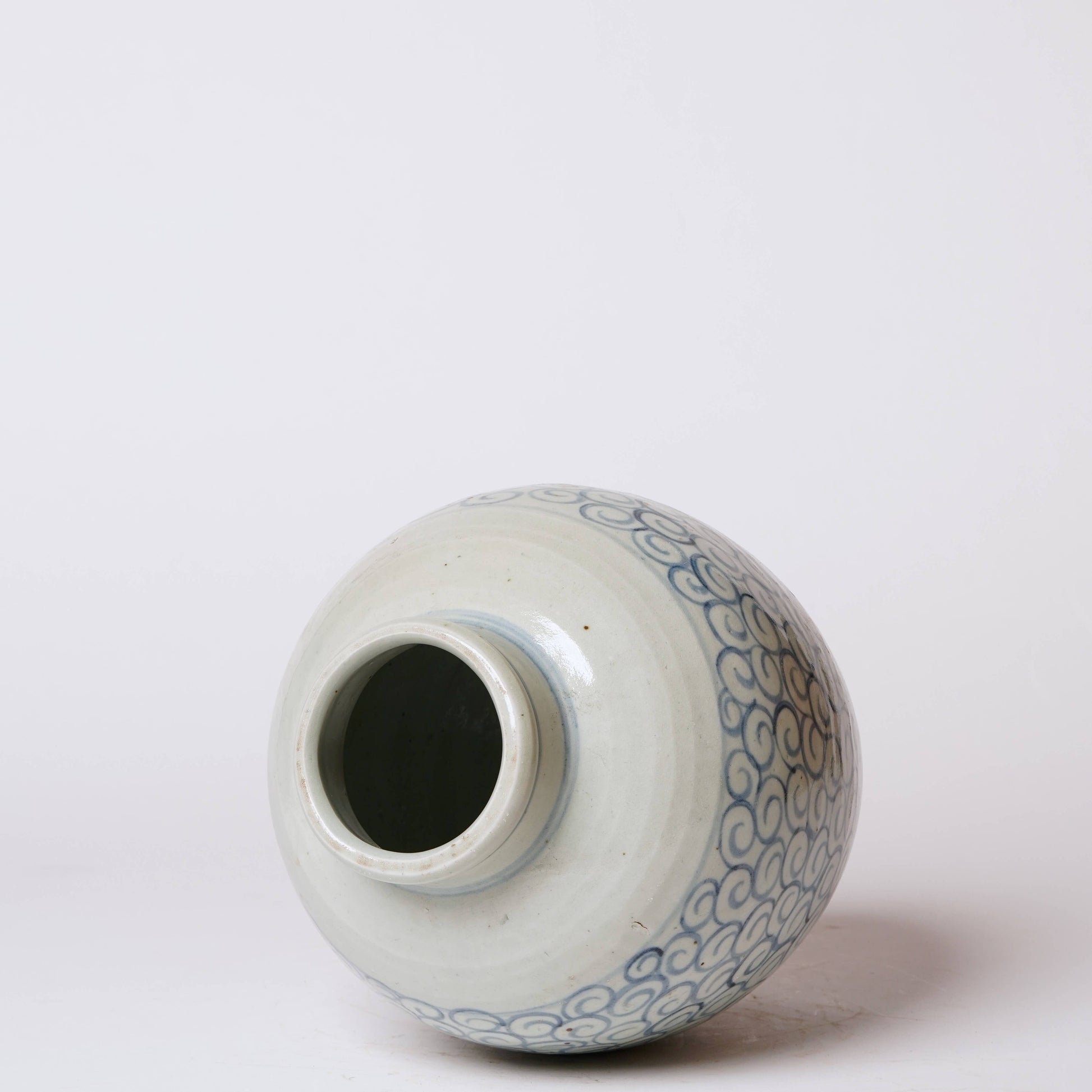 Delicate Curlicue Blue and White Porcelain Vase Vases, Planters & Jars 