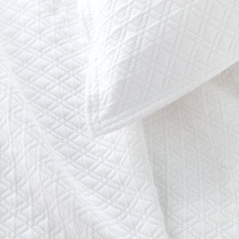Diamond White Matelasse Coverlet Comforters, Quilts & Coverlets 