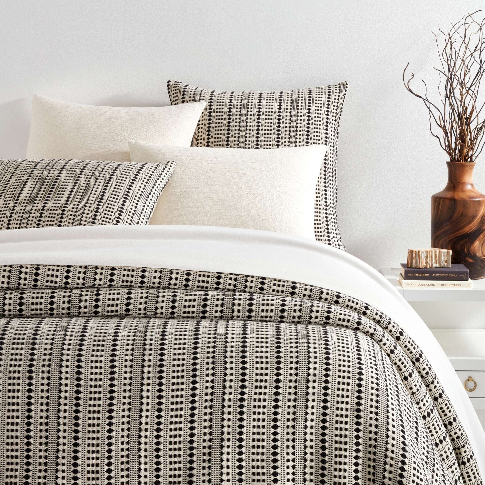 Fira Jacquard Black Coverlet Coverlet 
