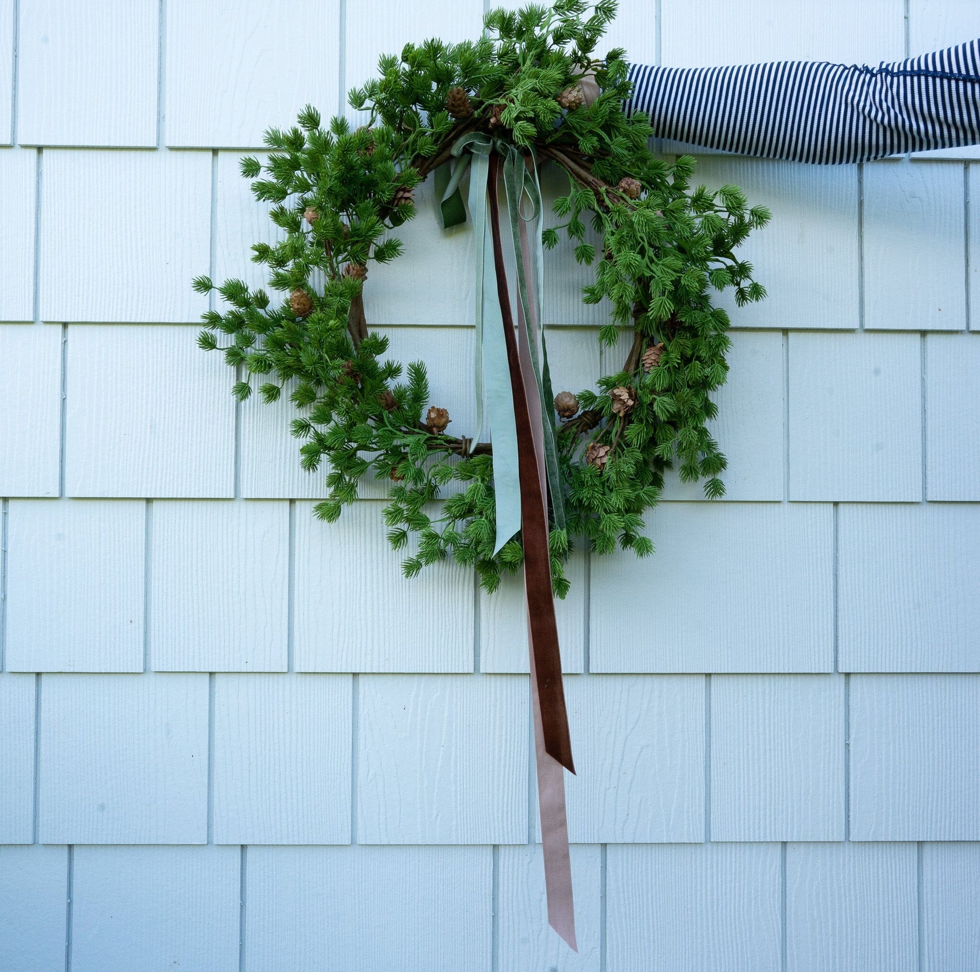 Fraser Fir Wreath w/ Pinecone 22" Greenery 