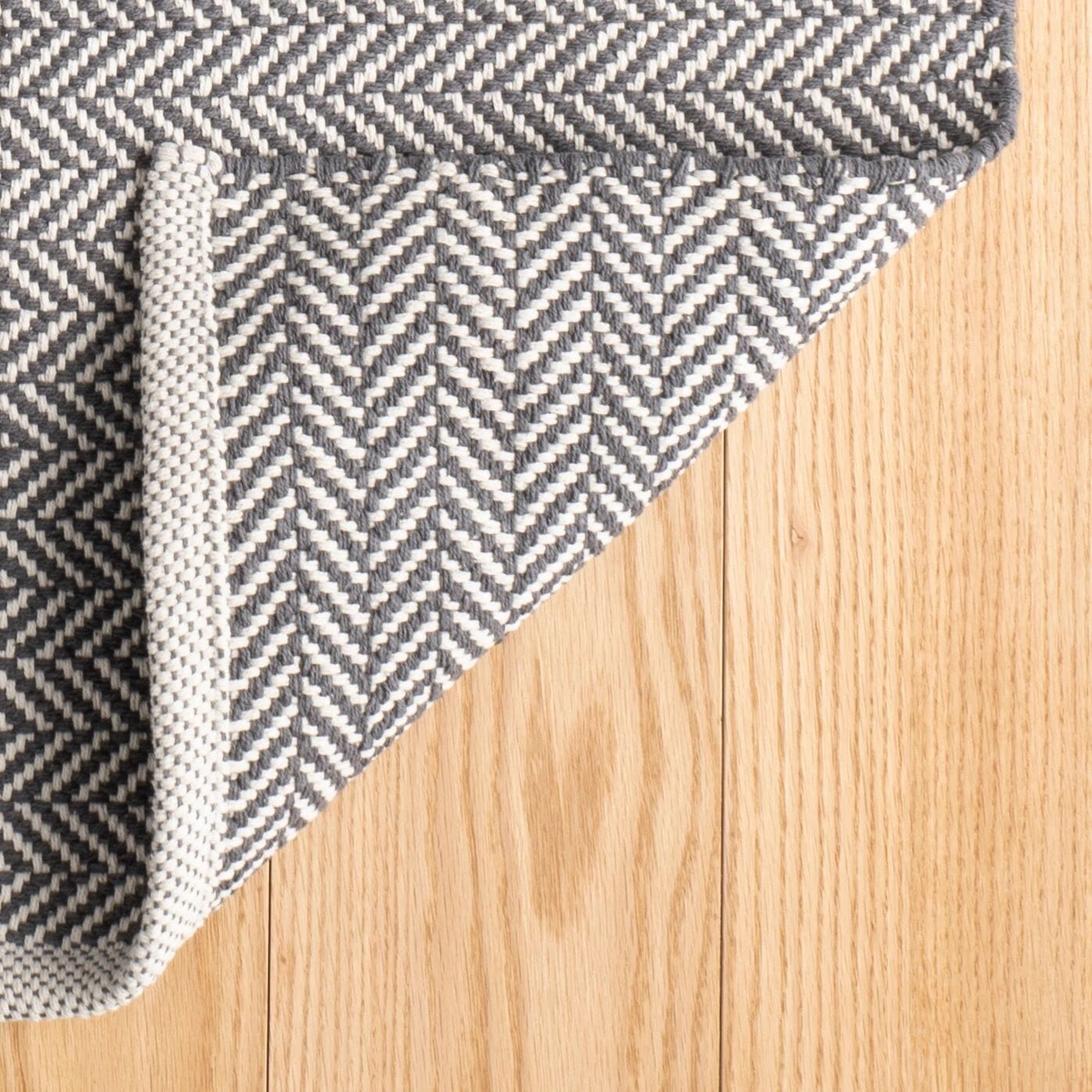 Herringbone Shale/White Handwoven Indoor/Outdoor Rug Rugs 