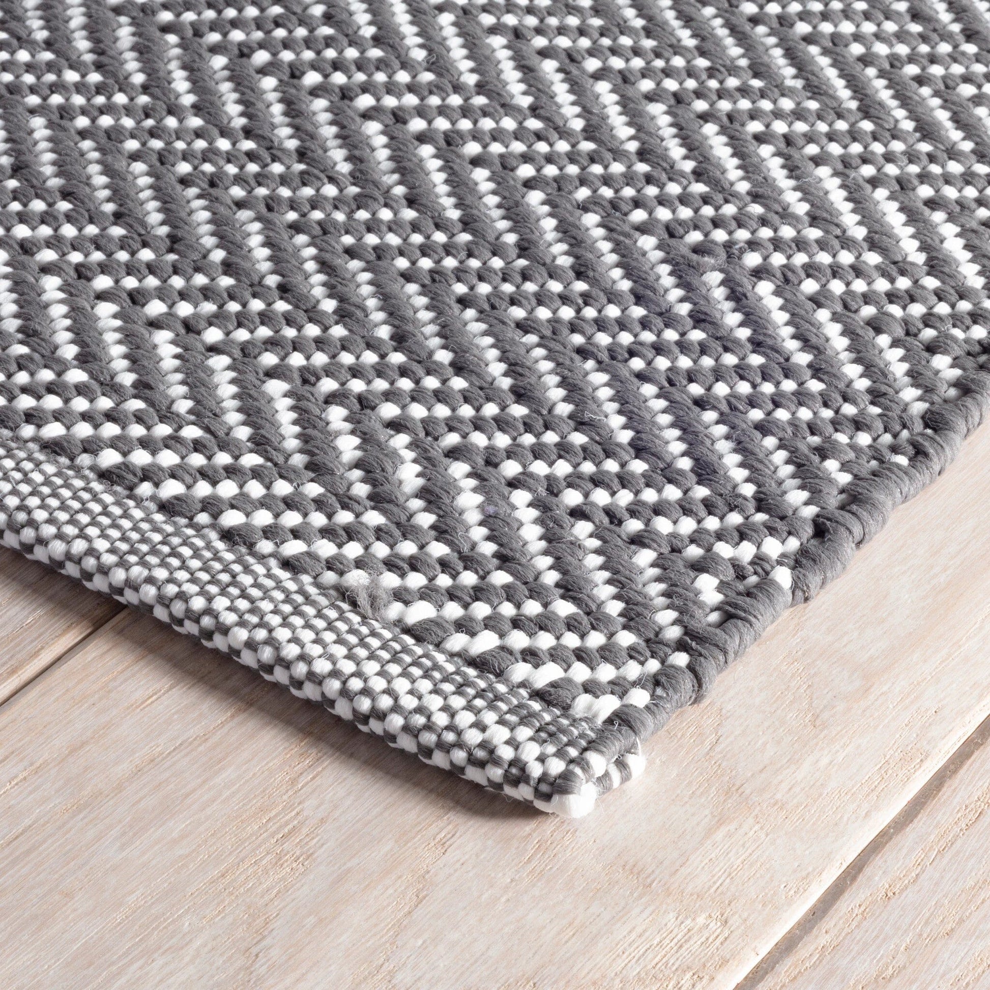 Herringbone Shale/White Handwoven Indoor/Outdoor Rug Rugs 