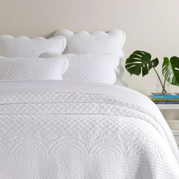 Power Shake Scallop White Quilt Quilt 