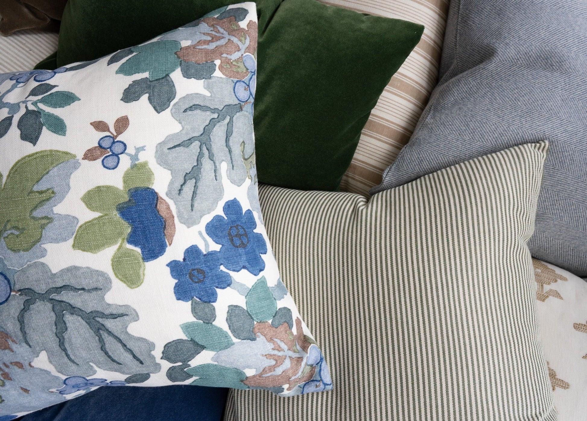 Royal Velvet Lumbar Pillow - Jungle Green Pillows 