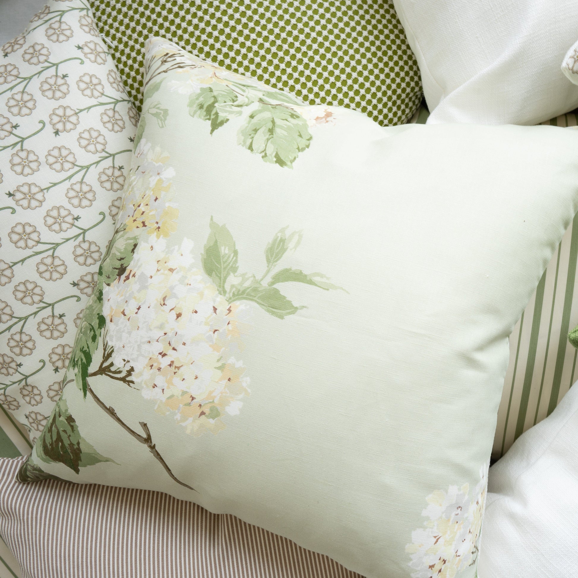 Summer Hydrangea Pillow 20" Pillows 