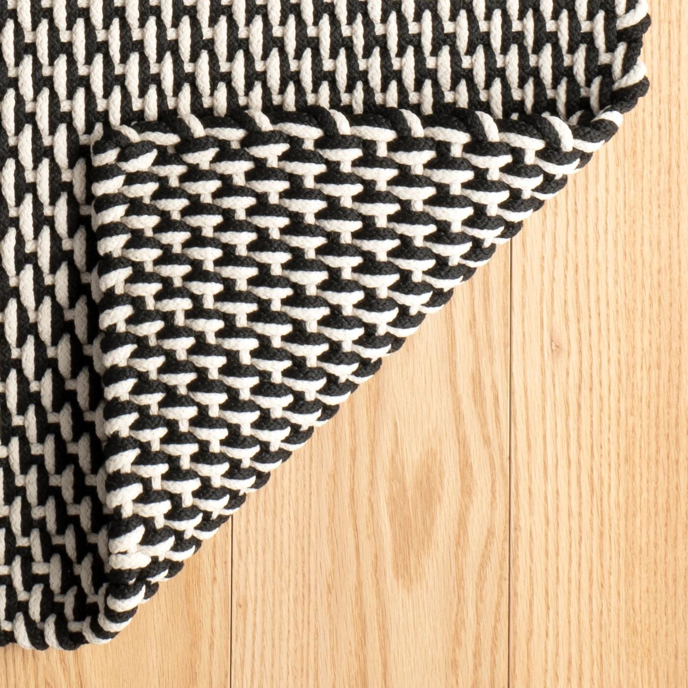 Two-Tone Rope Black/Ivory Handwoven Indoor/Outdoor Rug Rugs 