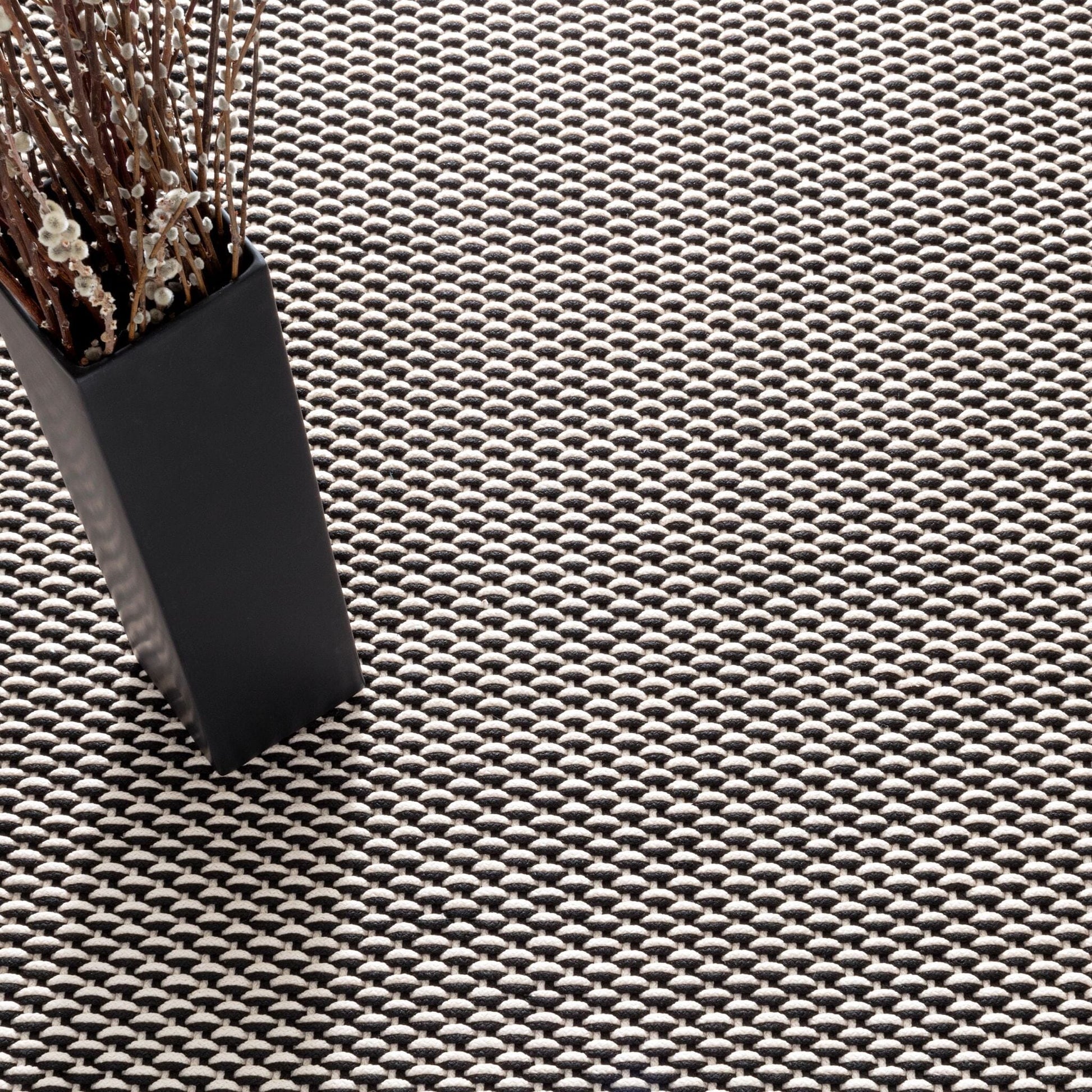 Two-Tone Rope Black/Ivory Handwoven Indoor/Outdoor Rug Rugs 