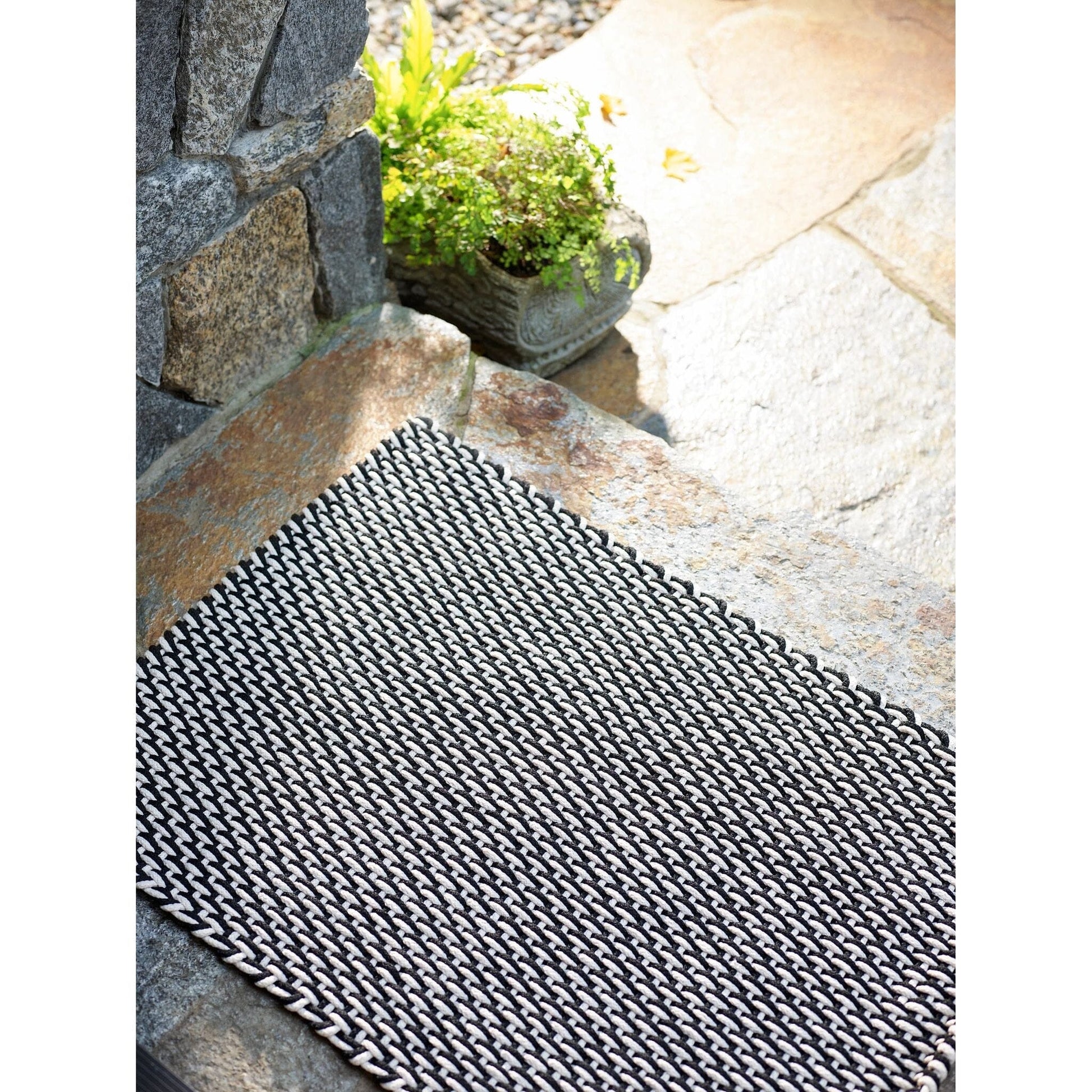 Two-Tone Rope Black/Ivory Handwoven Indoor/Outdoor Rug Rugs 