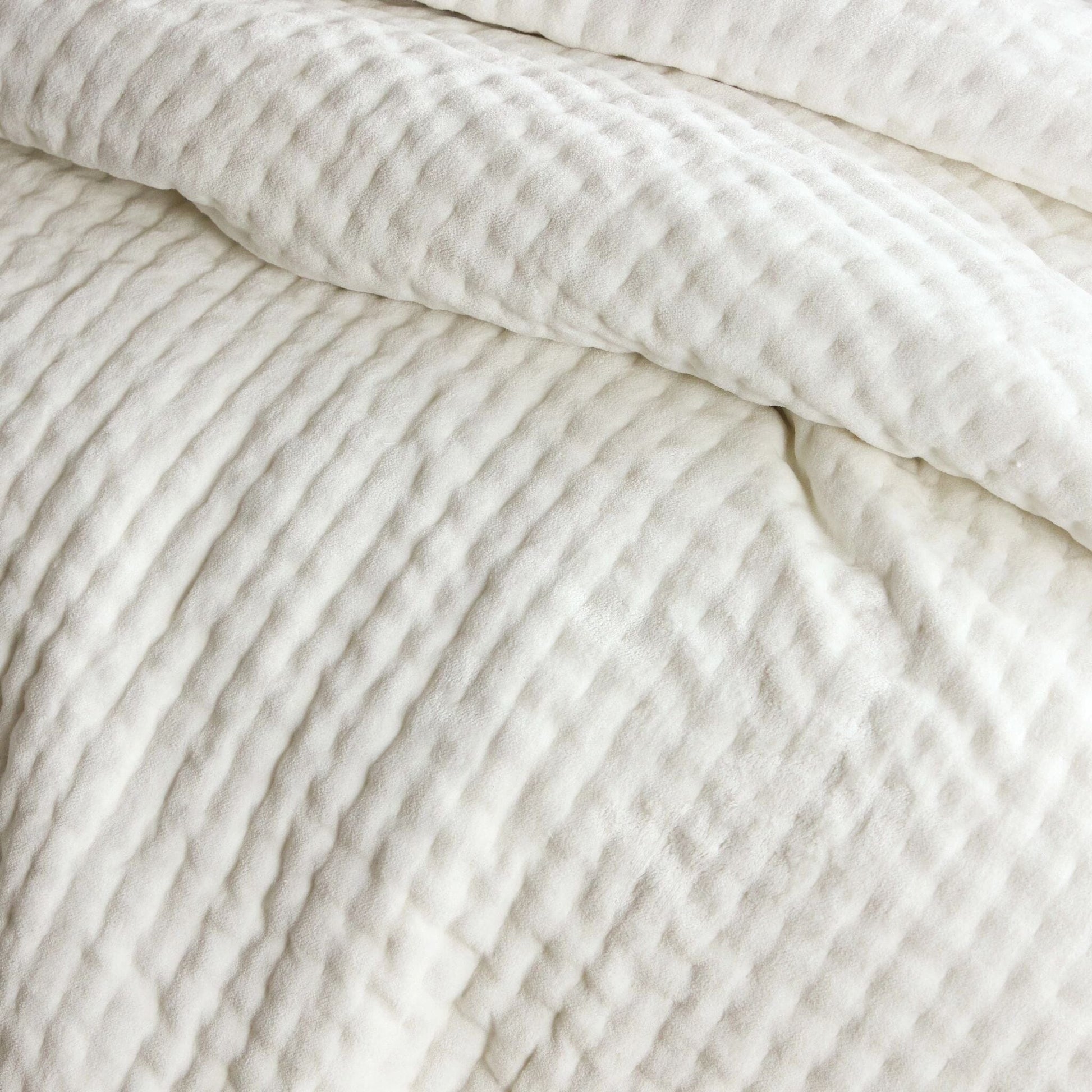 Viola Velvet Dove White Quilt Comforters, Quilts & Coverlets 