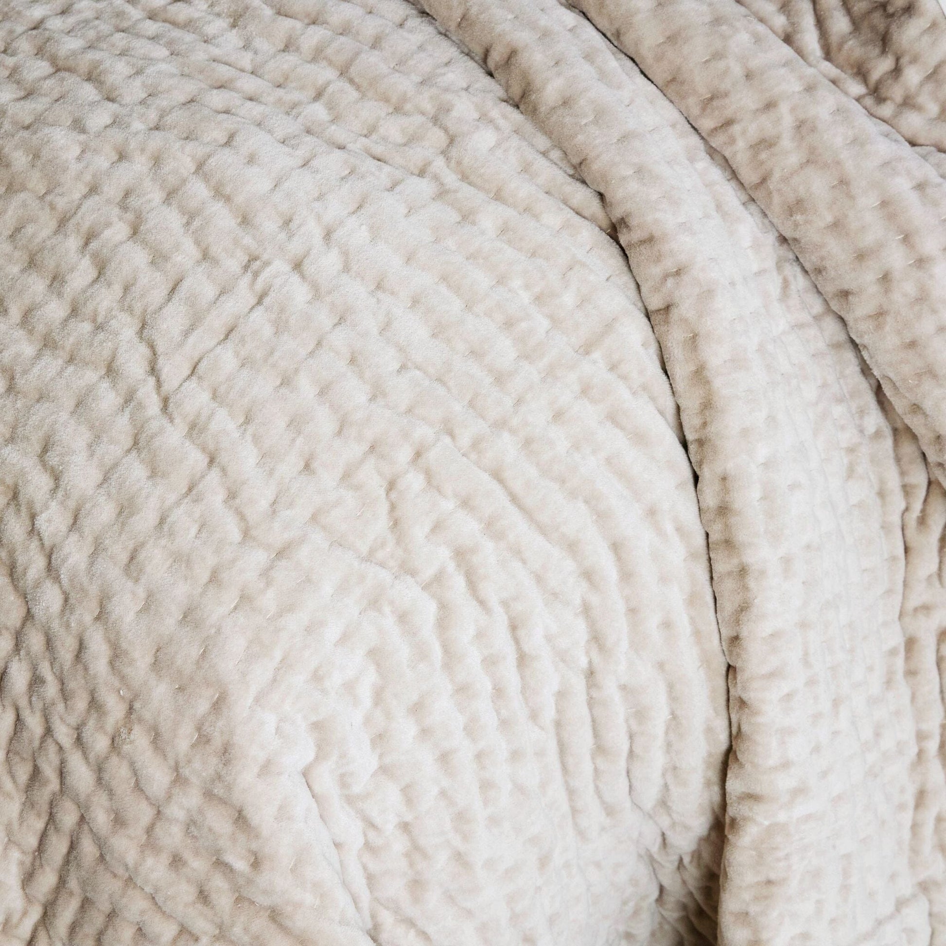 Viola Velvet Grey Quilt Comforters, Quilts & Coverlets 