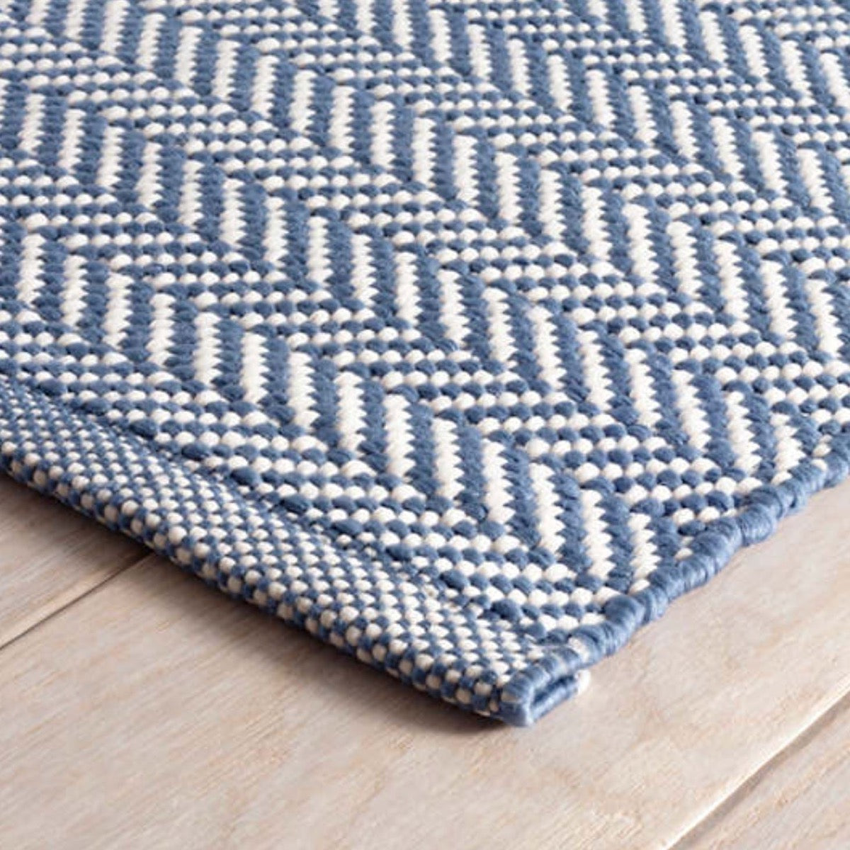 Herringbone Denim/Ivory Indoor/Outdoor Rug corner detail. Close-up detail view. 